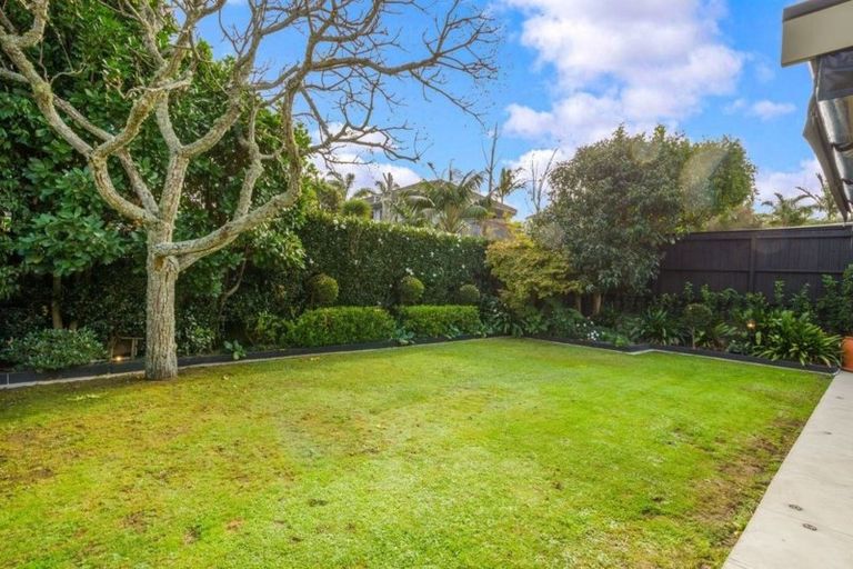 Photo of property in 9 Kahala Place, West Harbour, Auckland, 0618