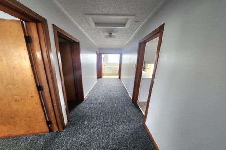Photo of property in 105 Tidal Road, Mangere, Auckland, 2022