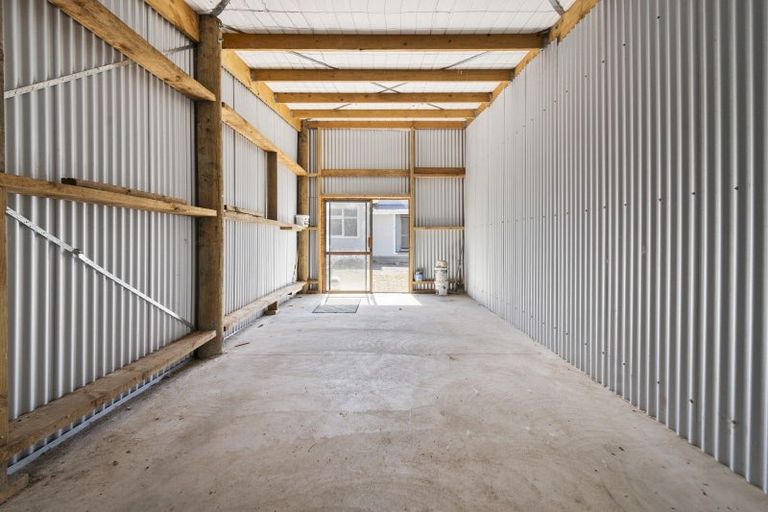 Photo of property in 19 Ongo Road, Hunterville, 4730