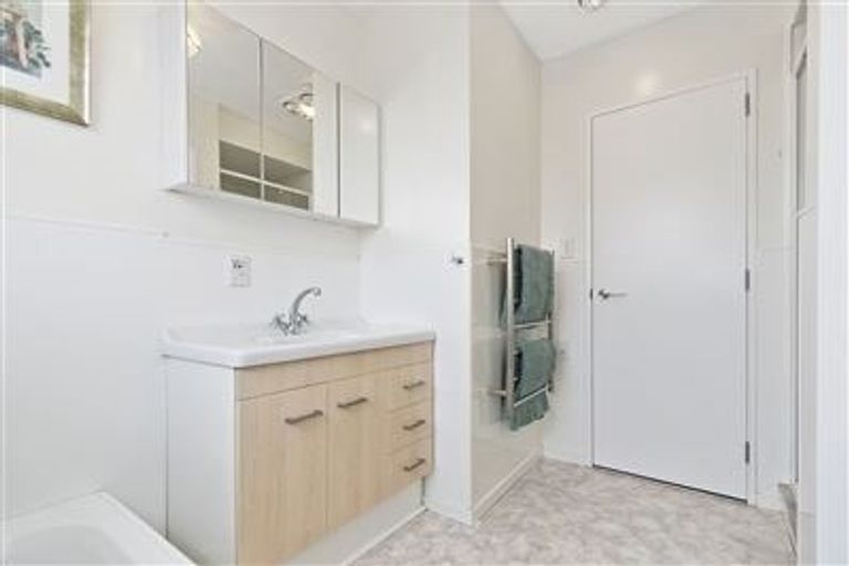 Photo of property in 25b Te Maru Place, Redwood, Christchurch, 8051