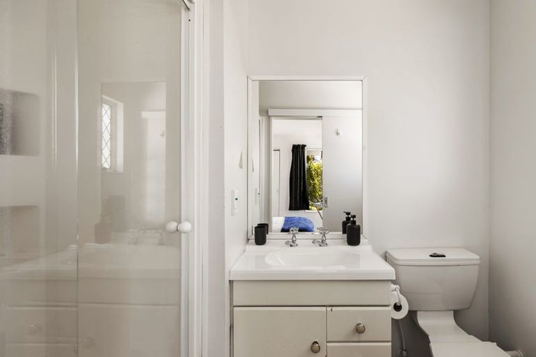 Photo of property in 6 Erskine Close, Island Bay, Wellington, 6023