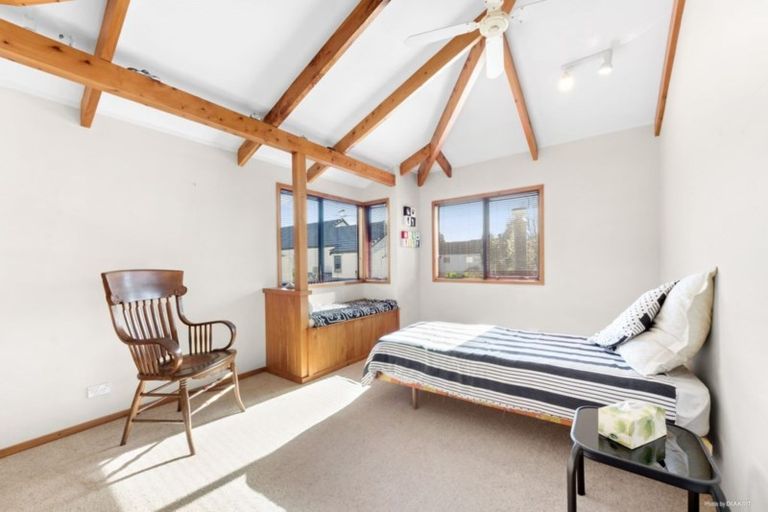 Photo of property in 4a Devon Road, Bucklands Beach, Auckland, 2012