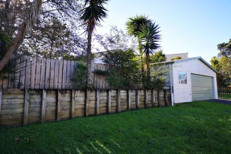 Photo of property in 90 Kemp Road, Massey, Auckland, 0614
