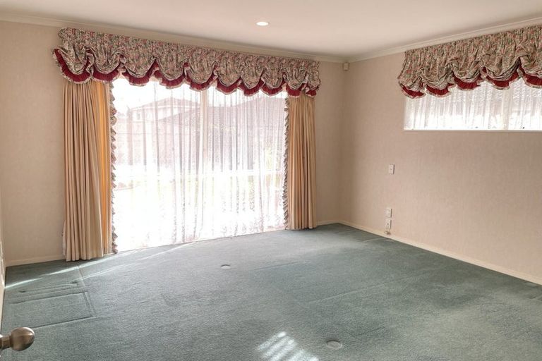 Photo of property in 3 Chapletown Drive, East Tamaki, Auckland, 2016