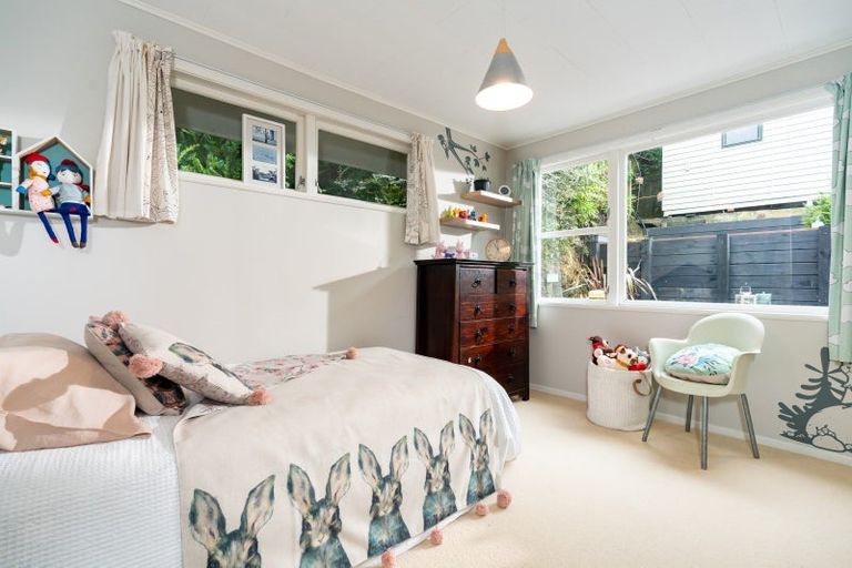 Photo of property in 6 Maybury Way, Island Bay, Wellington, 6023