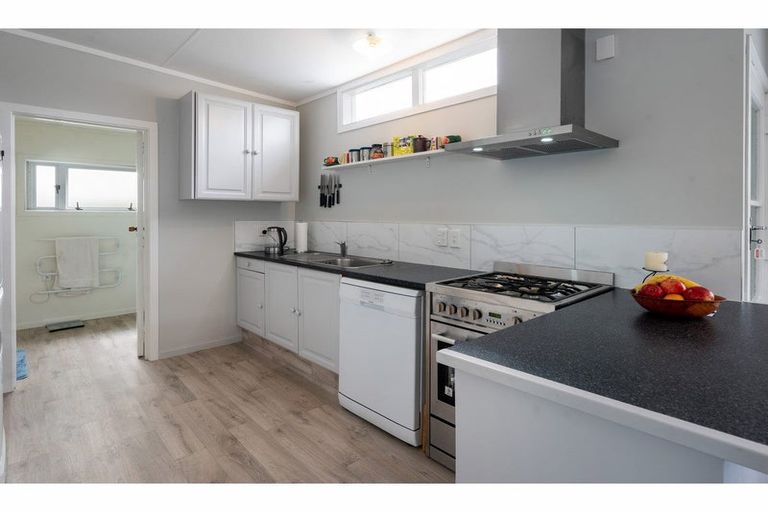 Photo of property in 9a Kawaha Point Road, Fairy Springs, Rotorua, 3015