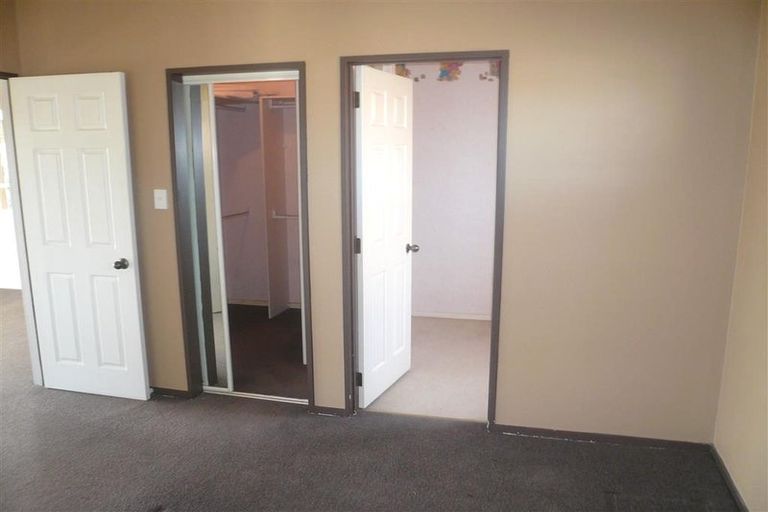 Photo of property in 23 Miriam Corban Heights, Henderson, Auckland, 0612