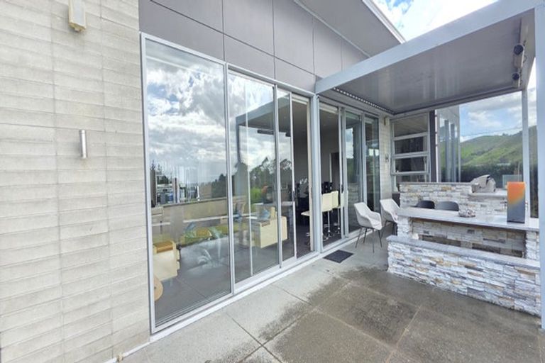 Photo of property in 34 Holcombrooke Lane, Welcome Bay, Tauranga, 3175