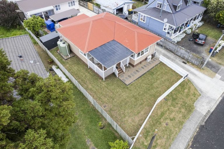 Photo of property in 33 Cobham Crescent, Kelston, Auckland, 0602