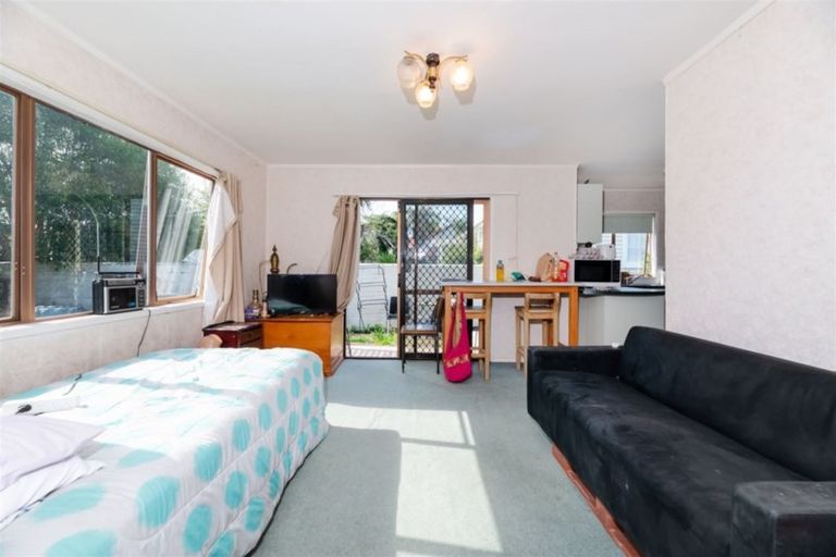 Photo of property in 1/159 Te Atatu Road, Te Atatu South, Auckland, 0610