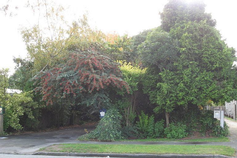 Photo of property in 1/126 Sawyers Arms Road, Northcote, Christchurch, 8052