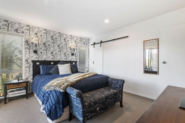 Photo of property in 127 Oaktree Avenue, Browns Bay, Auckland, 0630