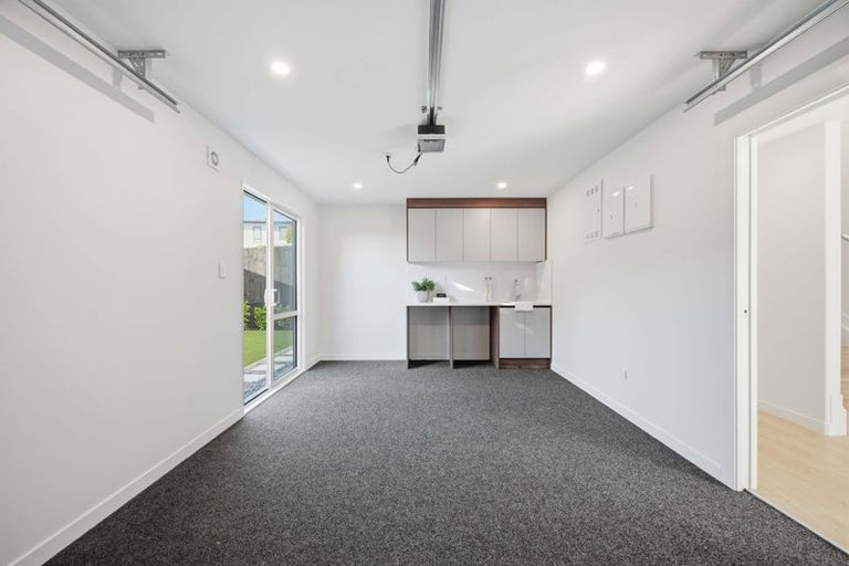 Photo of property in 2/3 Corrella Road, Belmont, Auckland, 0622