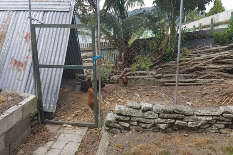 Photo of property in 3 Gardiner Grove, Wainuiomata, Lower Hutt, 5014