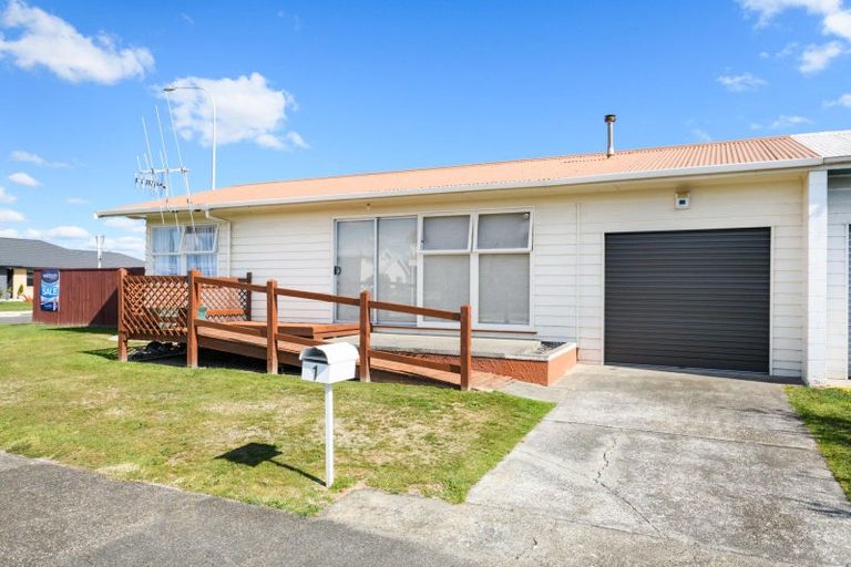 Photo of property in 1 Rennie Avenue, Milson, Palmerston North, 4414