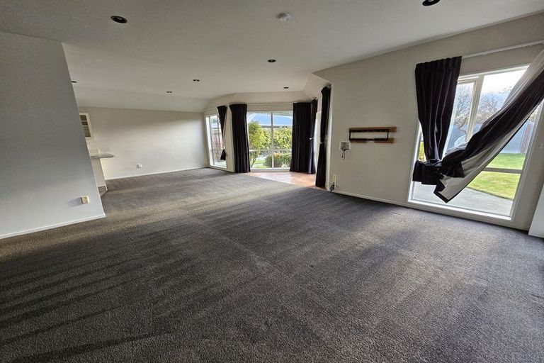 Photo of property in 32 Springbank Street, Bryndwr, Christchurch, 8053