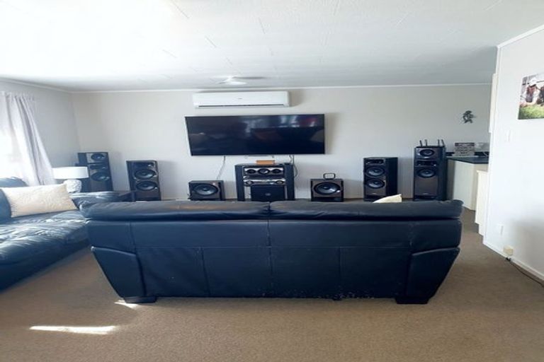 Photo of property in 15 Sabot Place, Massey, Auckland, 0614