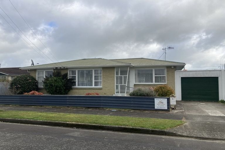Photo of property in 17 John Street, Levin, 5510