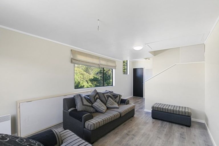 Photo of property in 99 Thurleigh Grove, Karori, Wellington, 6012