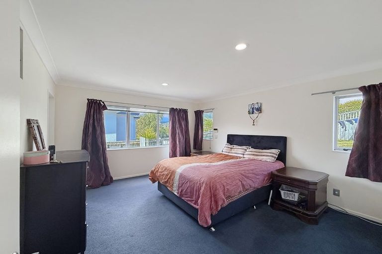 Photo of property in 5 Erlestoke Crescent, Churton Park, Wellington, 6037