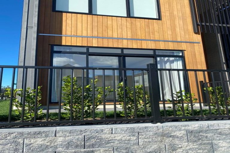 Photo of property in 2 Skua Road, Hobsonville, Auckland, 0616