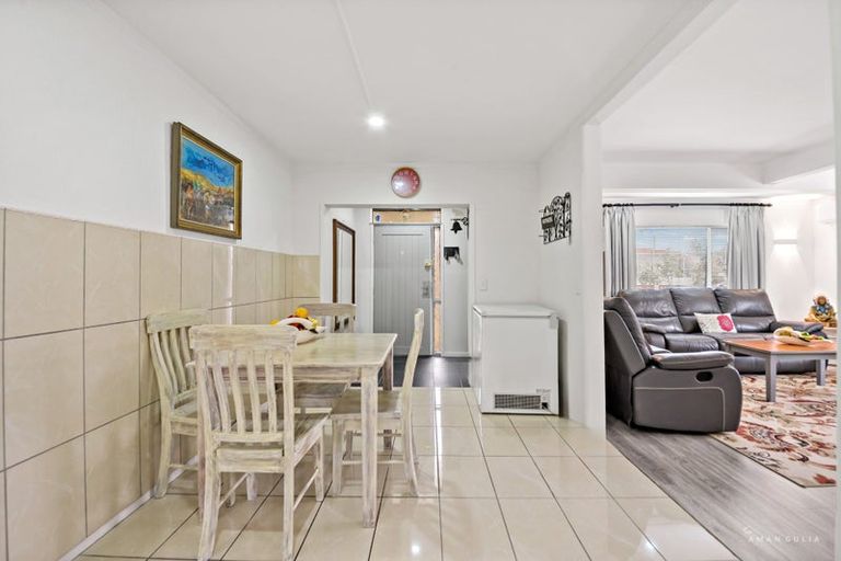 Photo of property in 13 Bodi Place, Te Atatu South, Auckland, 0610