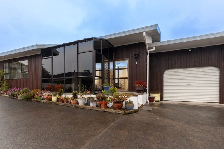 Photo of property in 2/4 Bishop Street, Green Bay, Auckland, 0604