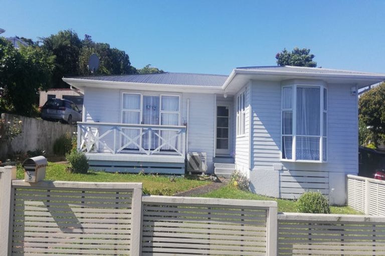Photo of property in 5 Cypress Drive, Maungaraki, Lower Hutt, 5010