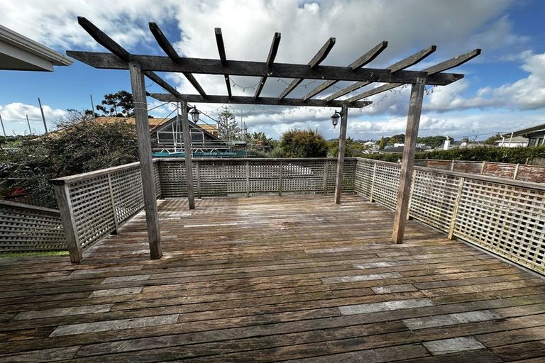 Photo of property in 93 Sylvan Avenue, Northcote, Auckland, 0627