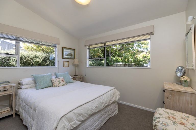 Photo of property in 7 Kawau Grove, Waikanae Beach, Waikanae, 5036