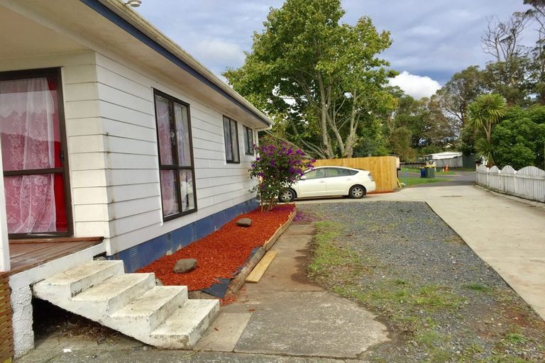 Photo of property in 10 Hamblyn Place, Ranui, Auckland, 0612