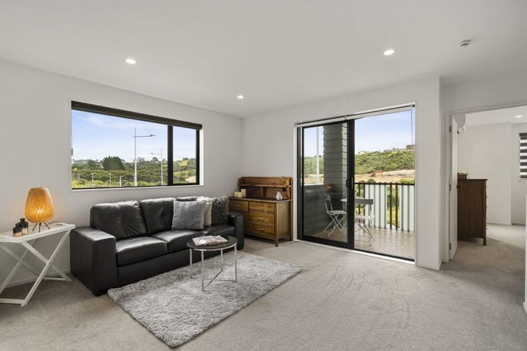 Photo of property in 133 Glenvar Ridge Road, Long Bay, Auckland, 0630