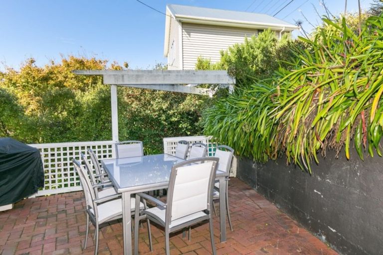 Photo of property in 46 Apuka Street, Brooklyn, Wellington, 6021
