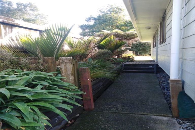 Photo of property in 11 Arde Place, Massey, Auckland, 0614