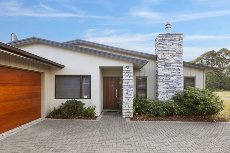 Photo of property in 122 Kinloch Road, Kinloch, Taupo, 3377