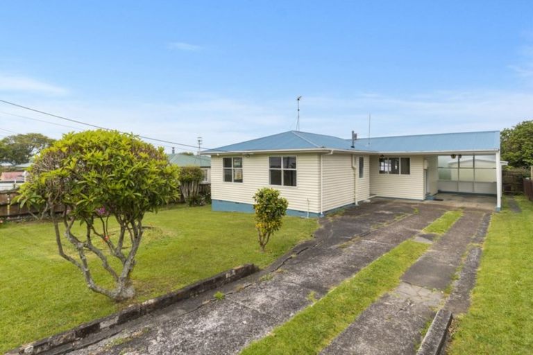Photo of property in 77 Tirimoana Road, Te Atatu South, Auckland, 0602