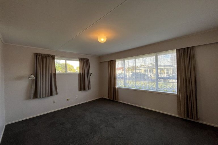 Photo of property in 1 Evelyn Place, Welbourn, New Plymouth, 4310