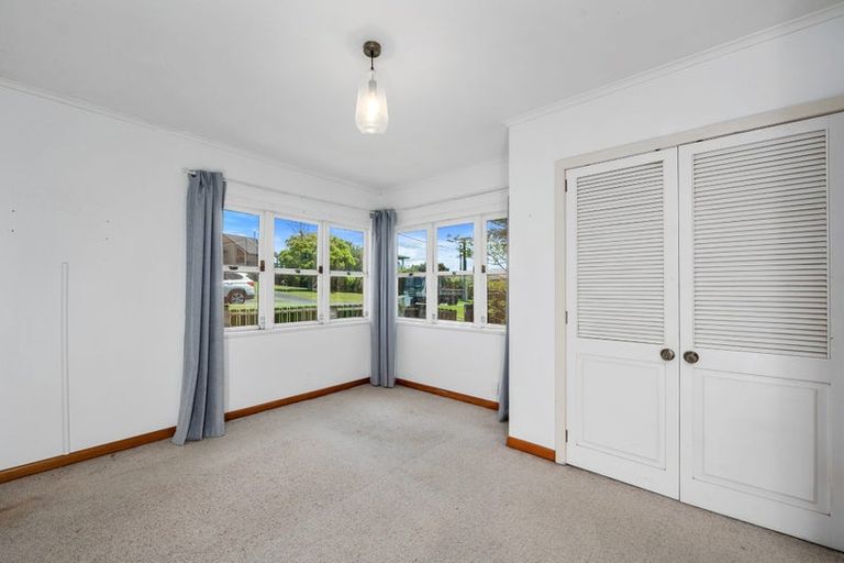 Photo of property in 13 Scarboro Terrace, Murrays Bay, Auckland, 0630