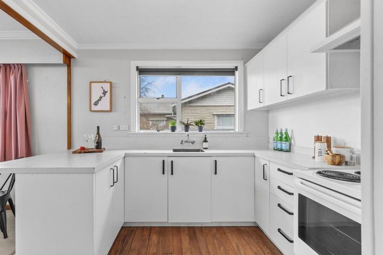 Photo of property in 37c Breakwater Road, Moturoa, New Plymouth, 4310