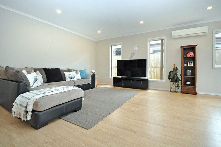 Photo of property in 11 Paso Fino Crescent, Karaka, Papakura, 2113