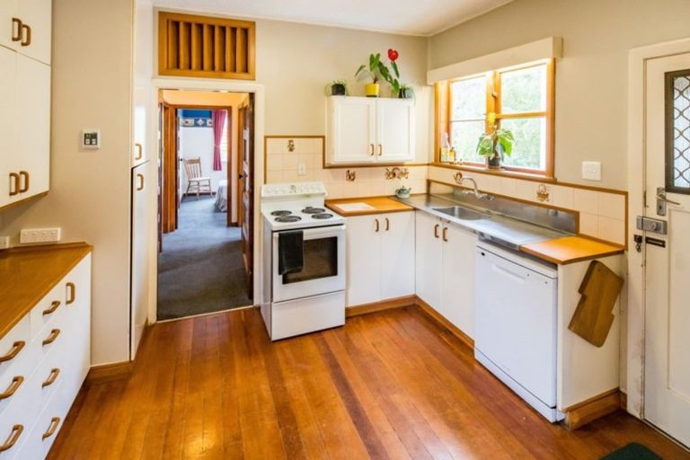 Photo of property in 2 Elphinstone Avenue, Strathmore Park, Wellington, 6022