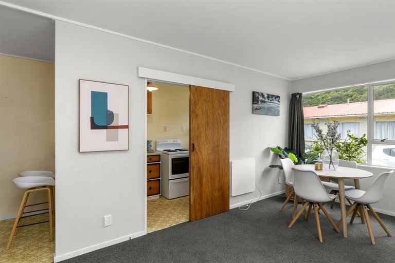Photo of property in 5/171 Queens Drive, Lyall Bay, Wellington, 6022
