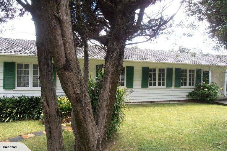 Photo of property in 1 Miltonia Avenue, Te Atatu South, Auckland, 0610
