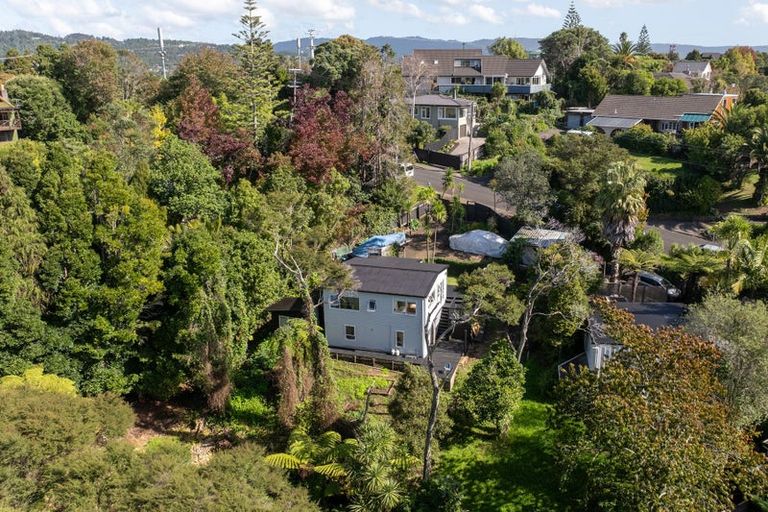 Photo of property in 5 Fairmount Road, Titirangi, Auckland, 0604