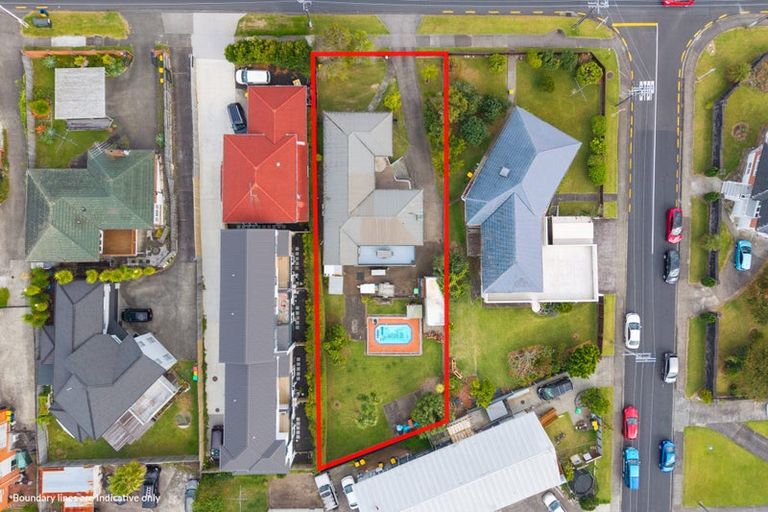 Photo of property in 29 Te Atatu Road, Te Atatu South, Auckland, 0610