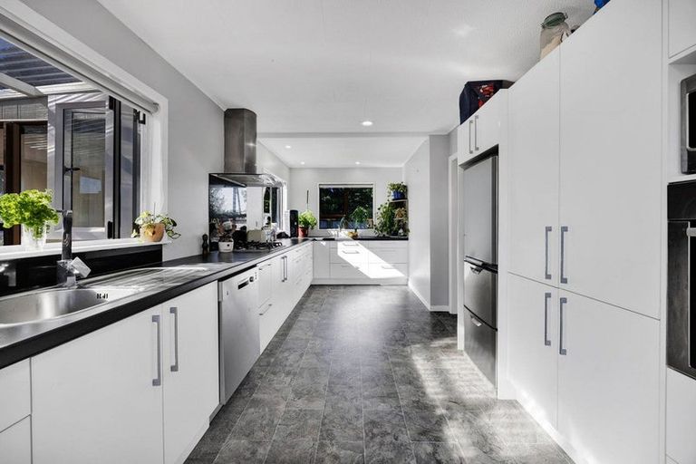 Photo of property in 18 Manuka Place, Hawera, 4610