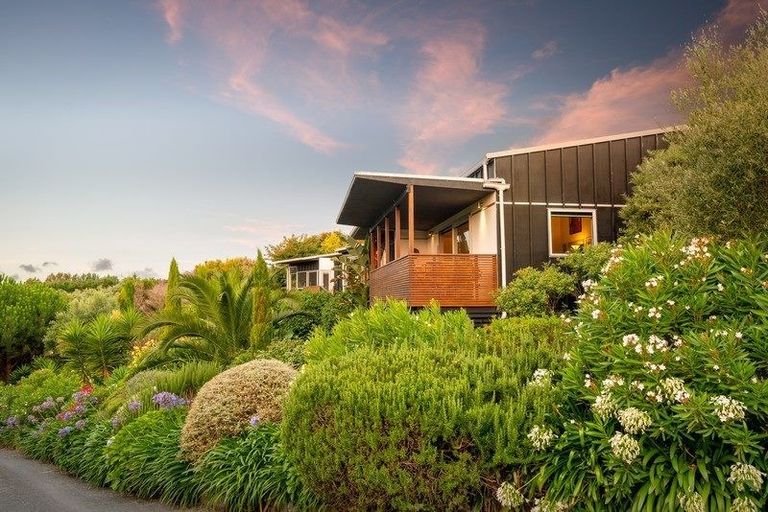 Photo of property in 37 Kensington Drive, Peka Peka, Waikanae, 5391