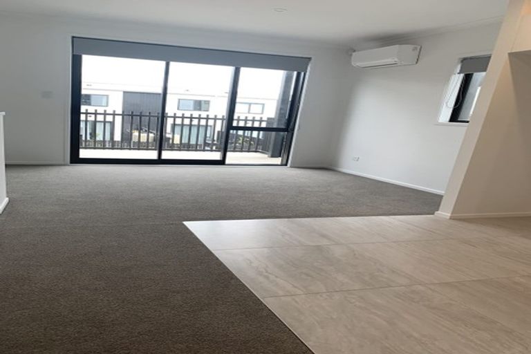 Photo of property in 3/1 Scott Road, Hobsonville, Auckland, 0616