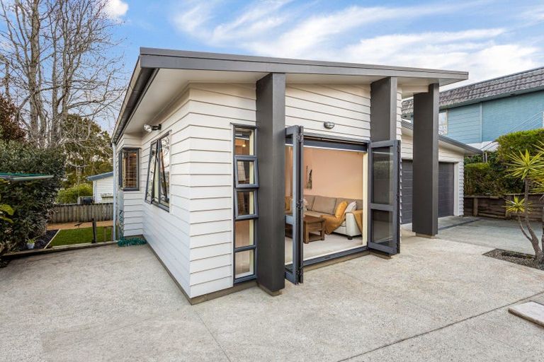 Photo of property in 59 Royal Road, Massey, Auckland, 0614