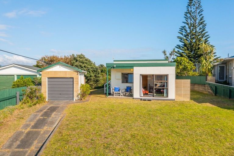 Photo of property in 27 Koromiko Street, Otaki Beach, Otaki, 5512